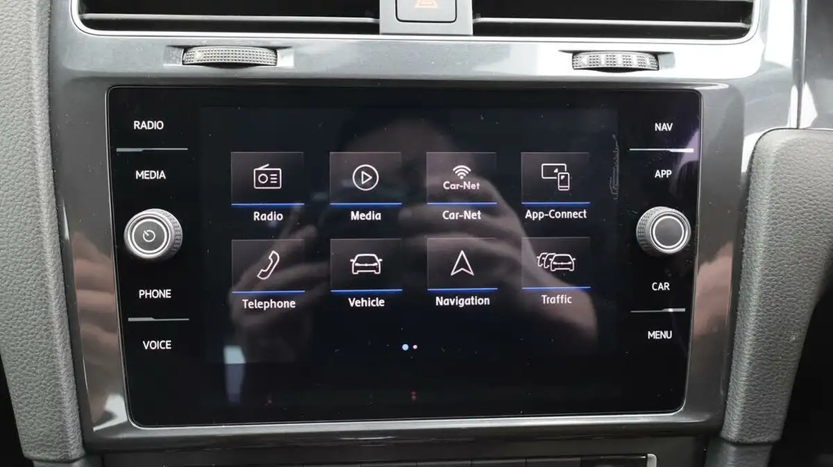 2019-volkswagen-golf-e-e-golf-big-11