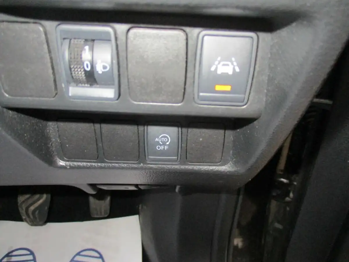 2017-nissan-qashqai-12-dig-t-n-connecta-big-47