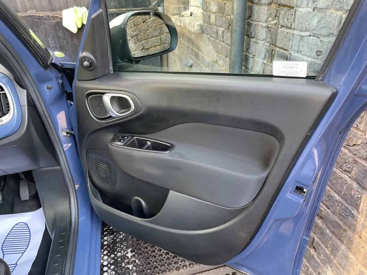 2018-fiat-500l-14-mirror-big-42