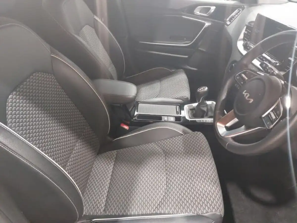 2022-kia-xceed-15-t-gdi-3-big-18