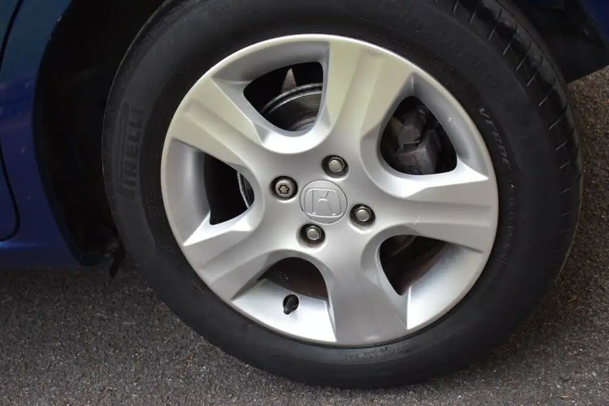 2011-honda-jazz-14-es-t-big-31