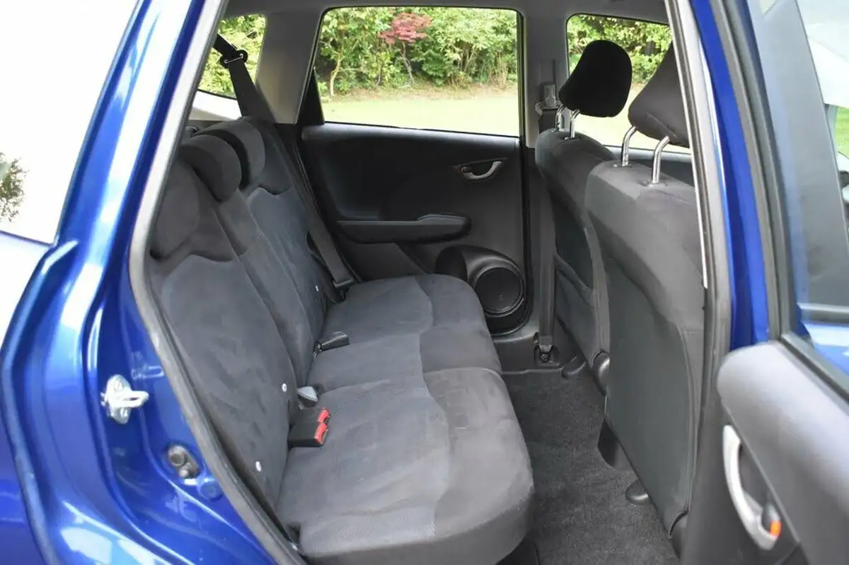 2011-honda-jazz-14-es-t-big-7
