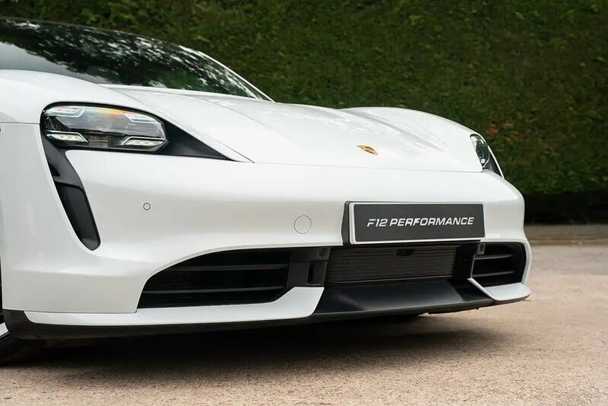2020-porsche-taycan-e-turbo-big-22