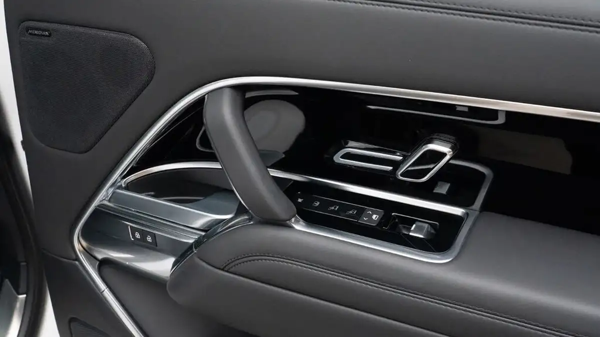 2023-land-rover-range-rover-30-d350-se-big-13