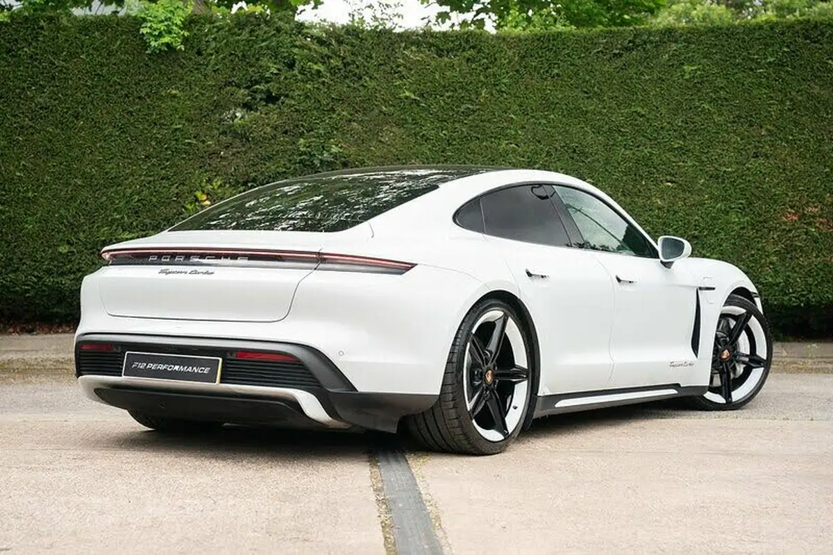 2020-porsche-taycan-e-turbo-big-50
