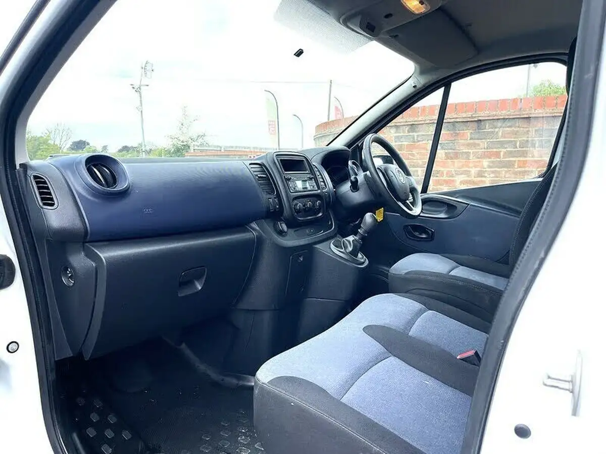 2017-vauxhall-vivaro-16cdti-2900-l1h1-95pseu6-ss-ecoflex-panel-van-big-24