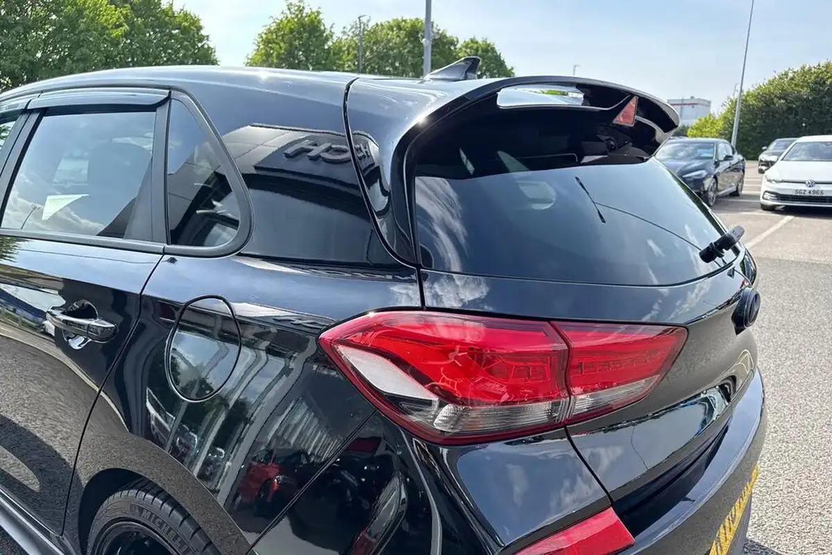 2018-hyundai-i30-n-20-t-gdi-n-performance-big-30