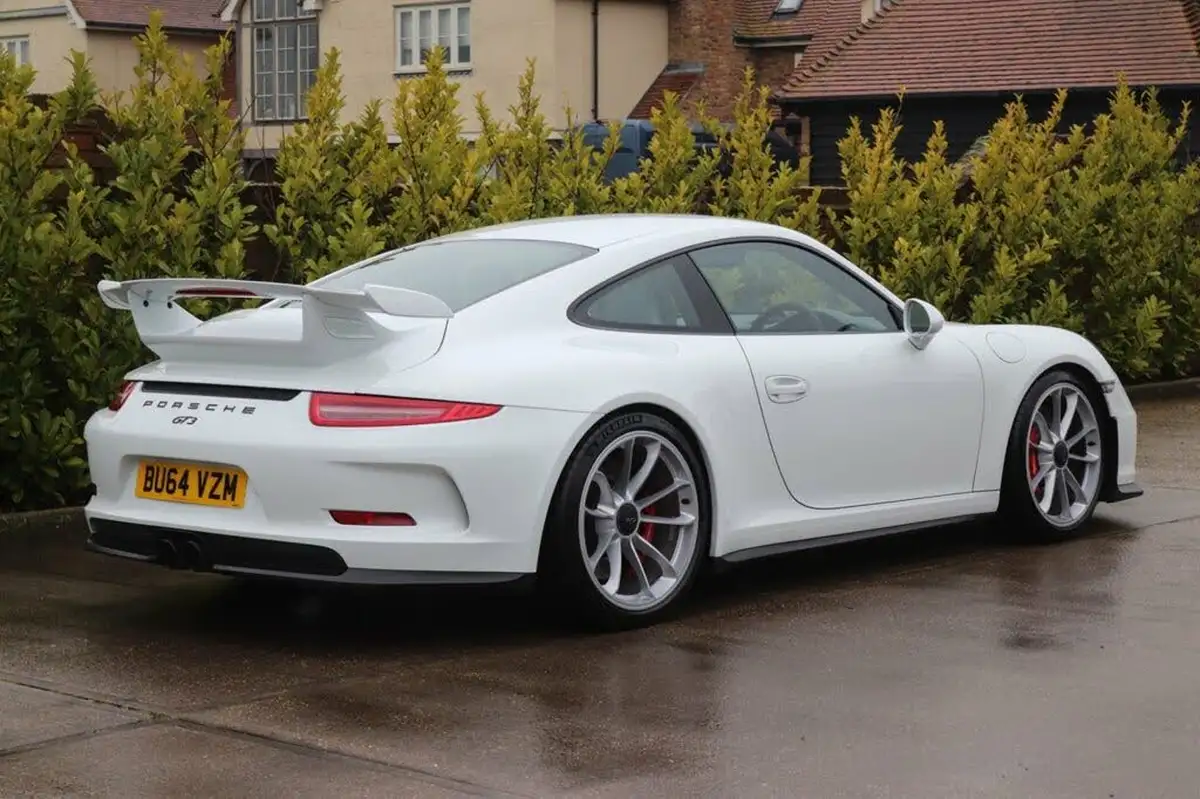 2014-porsche-911-38-gt3-big-12