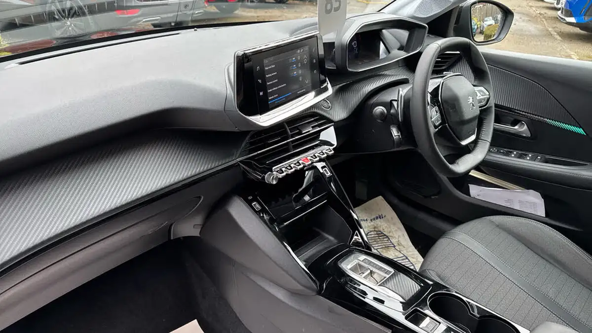 2023-peugeot-208-12-puretech-allure-premium-130ps-eat8-big-11