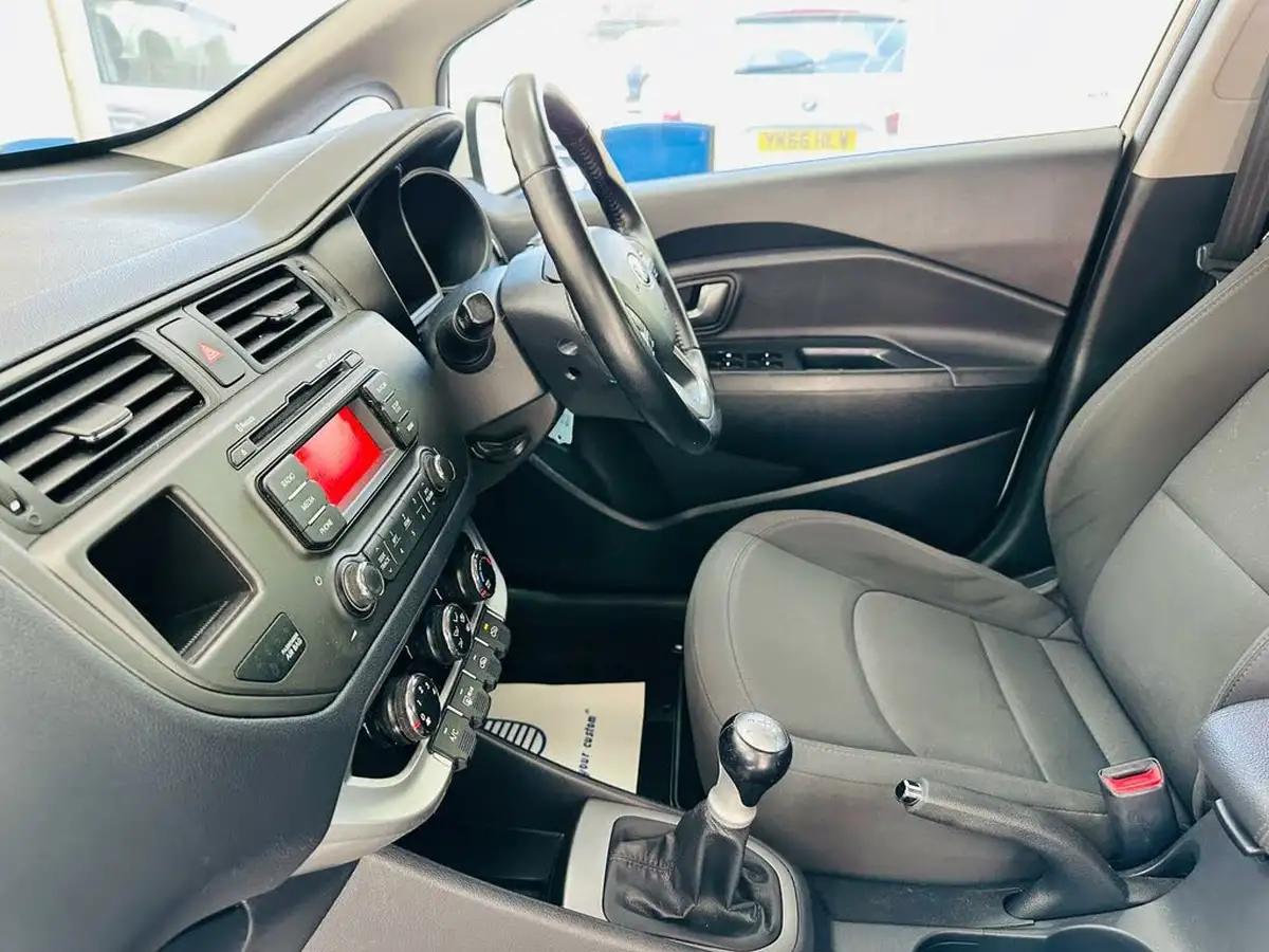 2014-kia-rio-125-vr7-5d-big-17