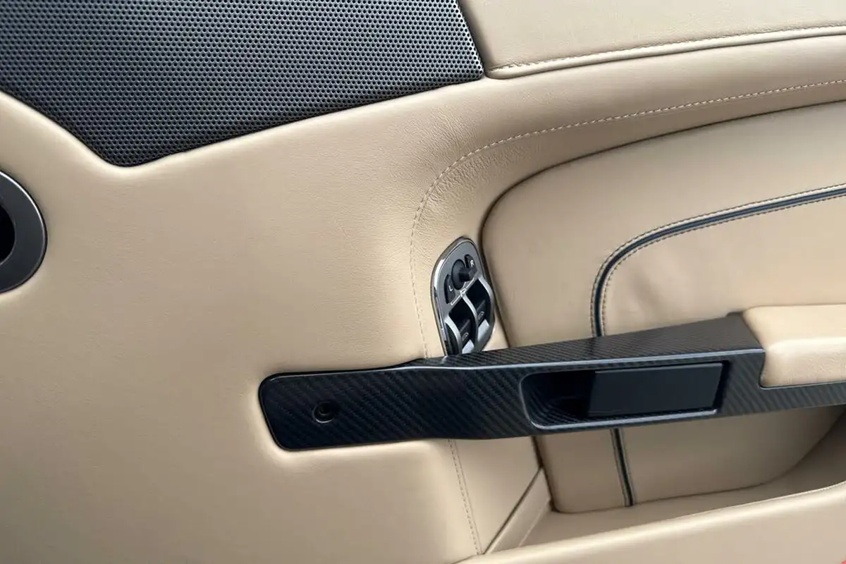 2015-aston-martin-db9-59-volante-big-18