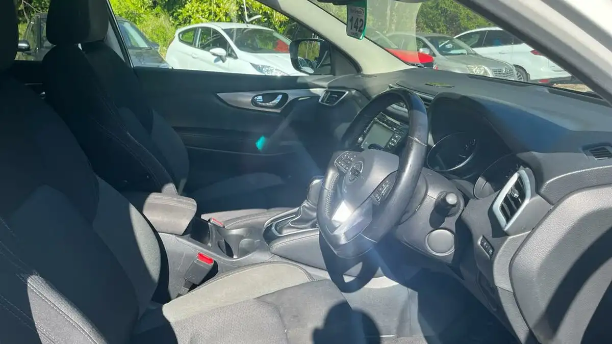 2018-nissan-qashqai-12-dig-t-n-connecta-glass-roof-pack-xtronic-cvt-big-10