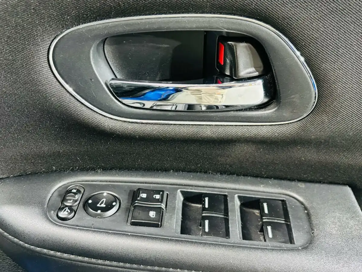 2016-honda-hr-v-16-i-dtec-se-navi-big-12