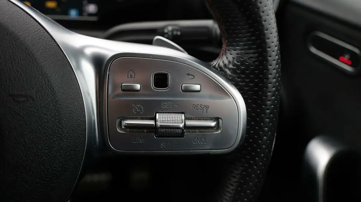 2020-mercedes-benz-a-class-13-a200-amg-line-hatchback-5d-7g-dct-big-24
