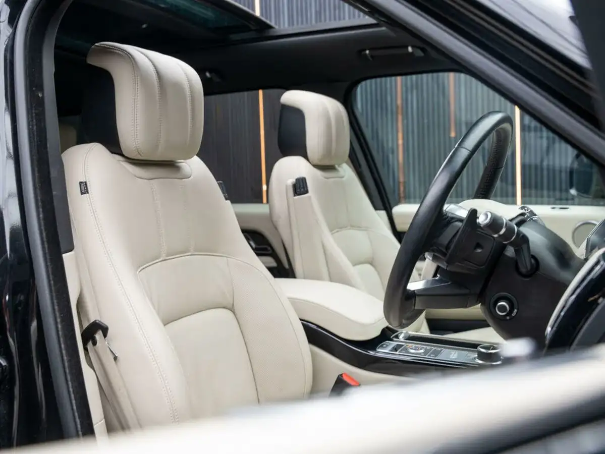2021-land-rover-range-rover-30-p400-vogue-se-big-21