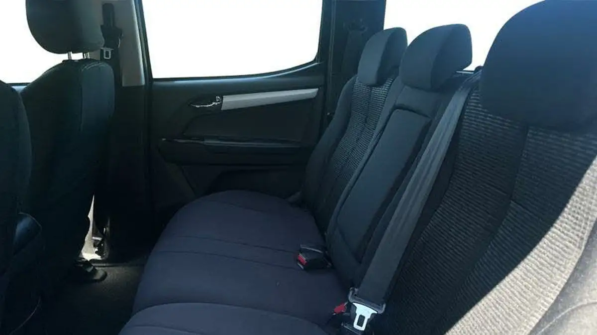 2018-isuzu-d-max-19td-yukon-double-pickup-big-3