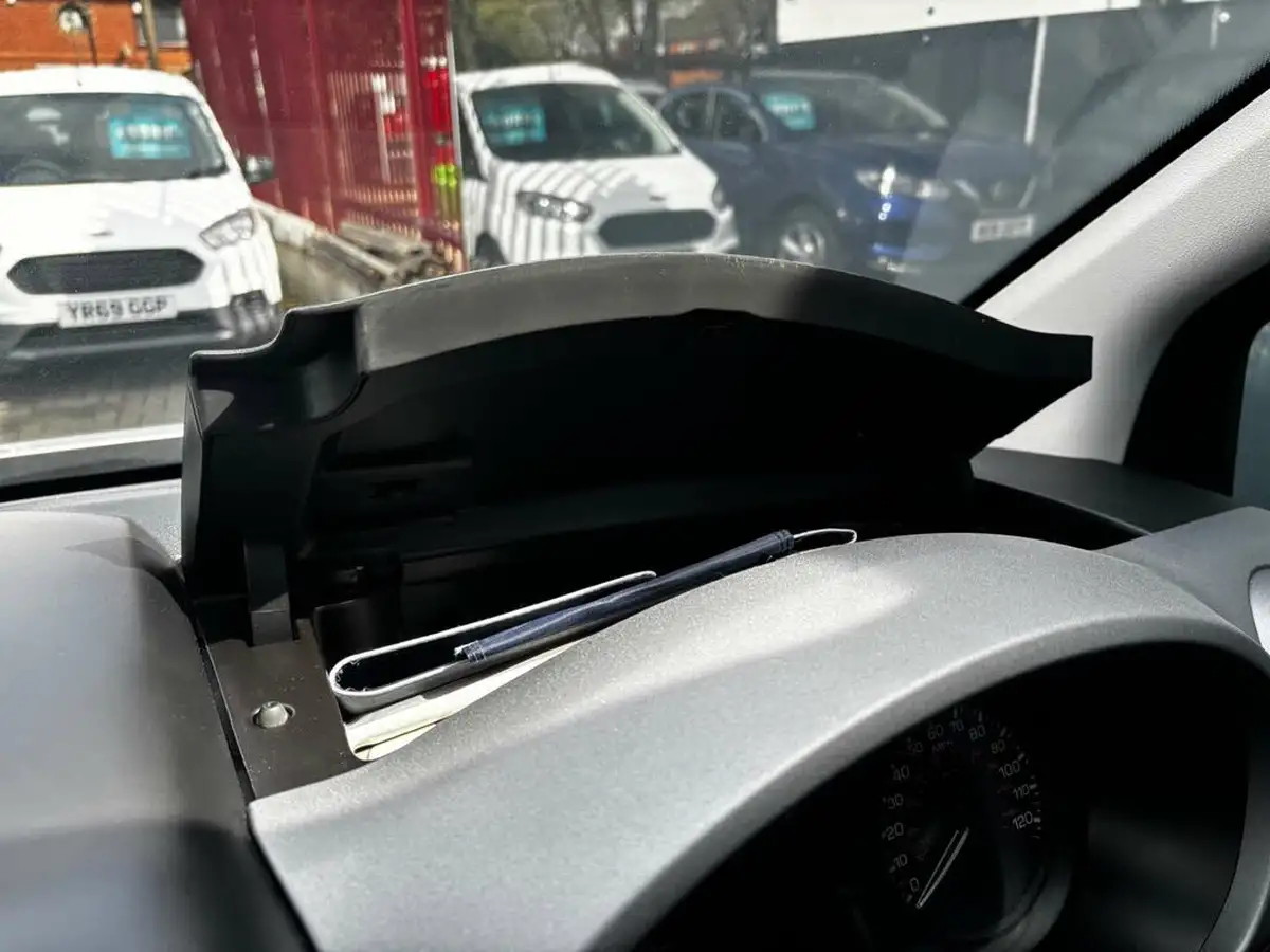 2019-peugeot-partner-big-30