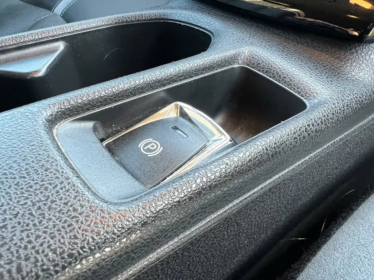 2021-nissan-leaf-e-tekna-big-16