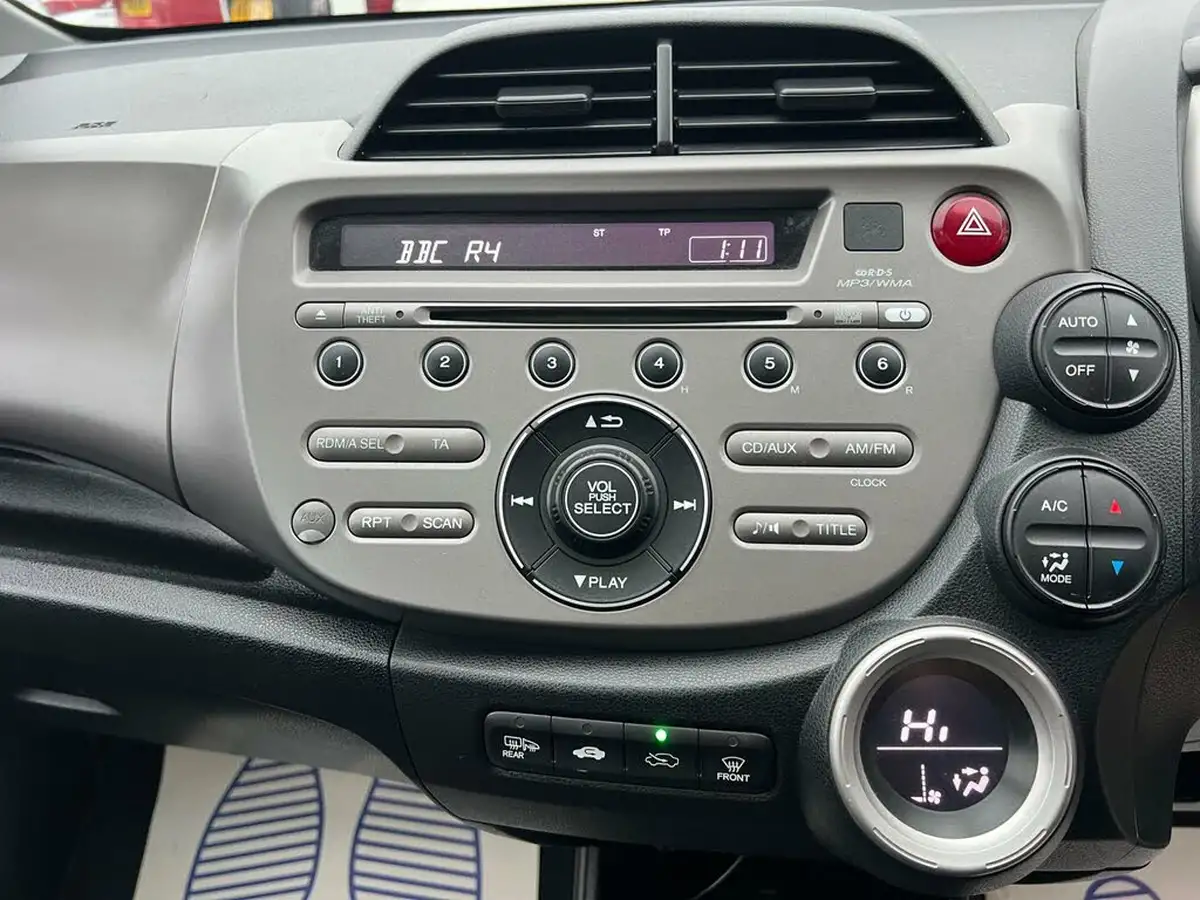 2011-honda-jazz-14-ex-big-18