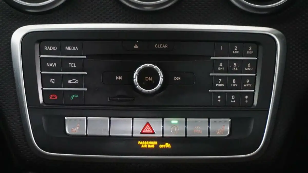 2016-mercedes-benz-a-class-16-a180-se-executivess-big-14