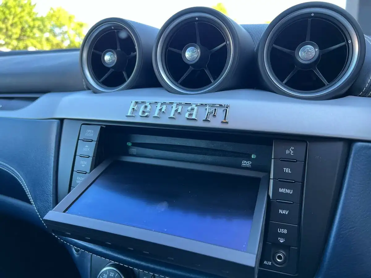 2012-ferrari-ff-63-big-35