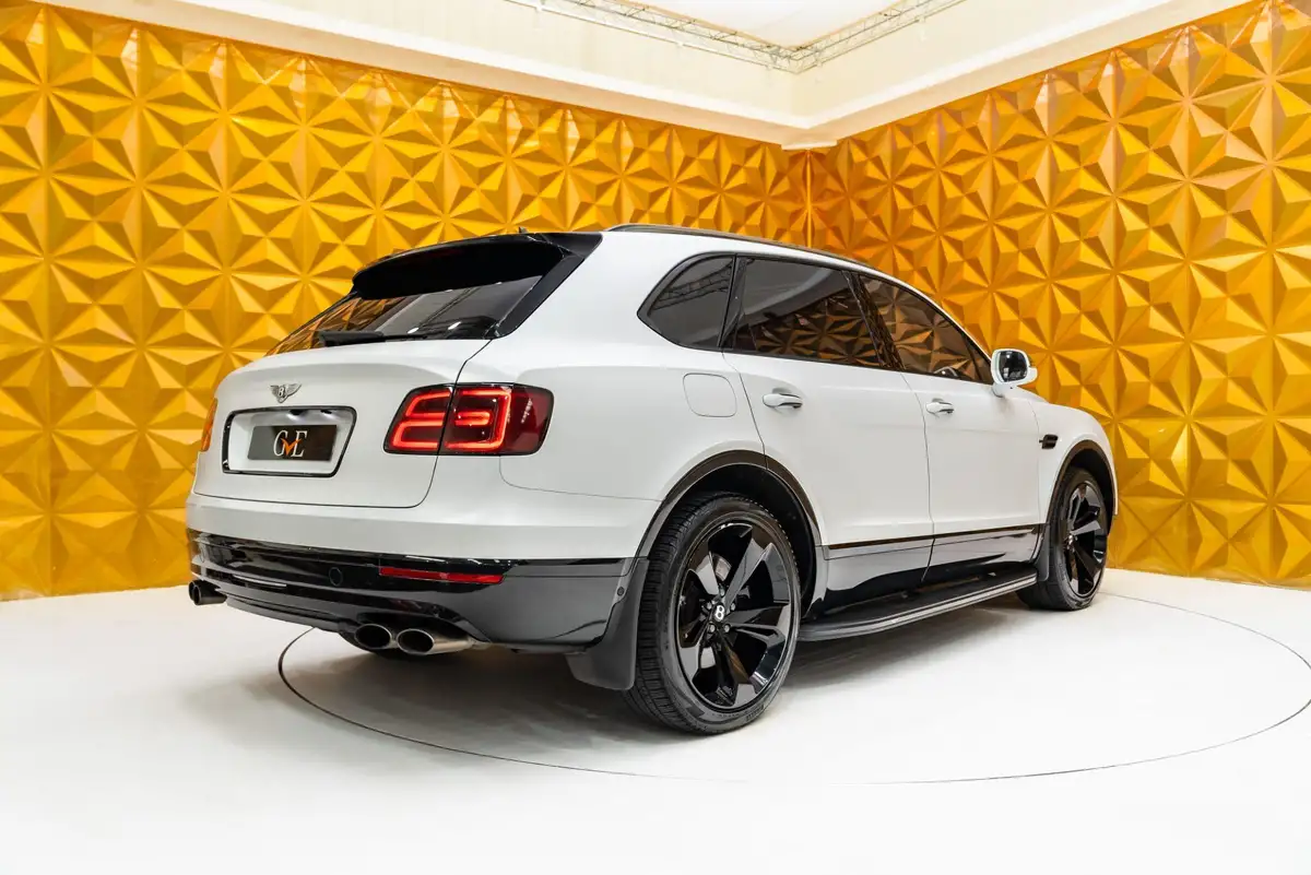 2018-bentley-bentayga-60-w12-big-34