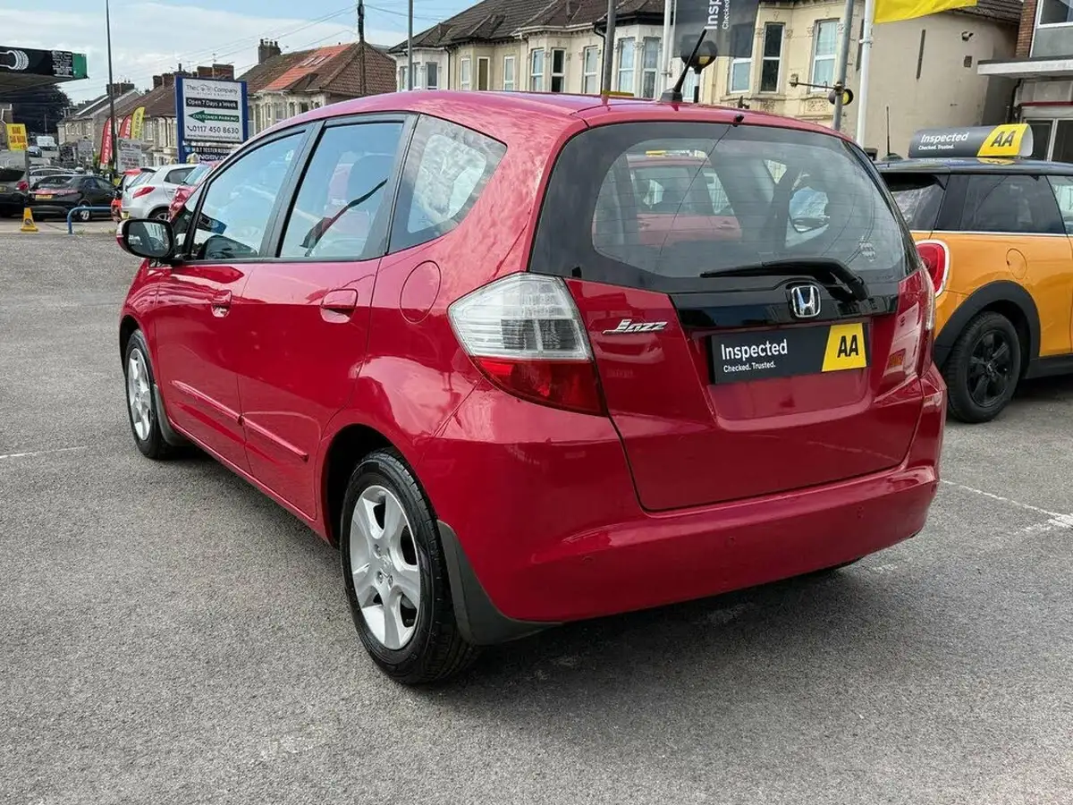 2010-honda-jazz-14-es-t-big-7