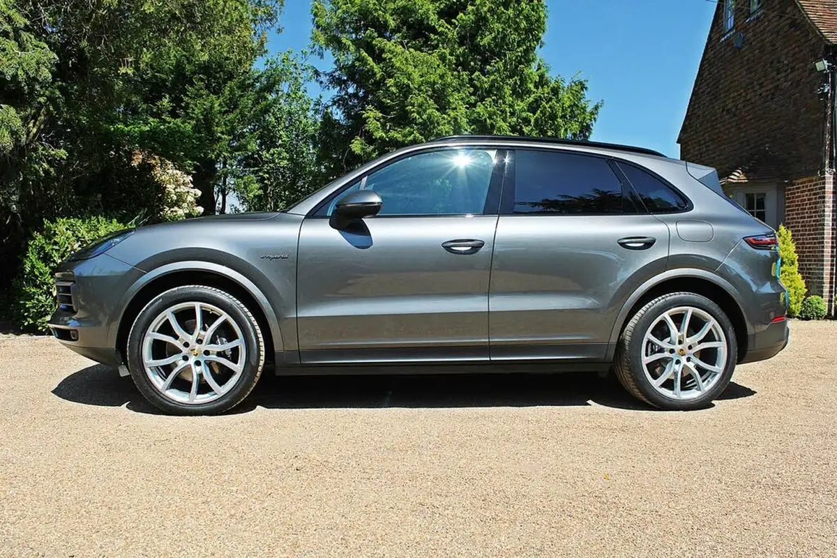 2020-porsche-cayenne-30-v6-e-hybrid-462ps-station-wagon-big-1