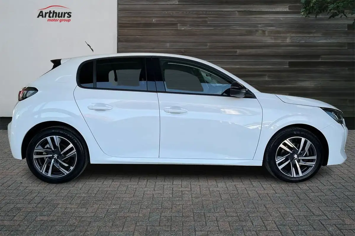 2023-peugeot-208-12-puretech-allure-premium-100ps-big-1