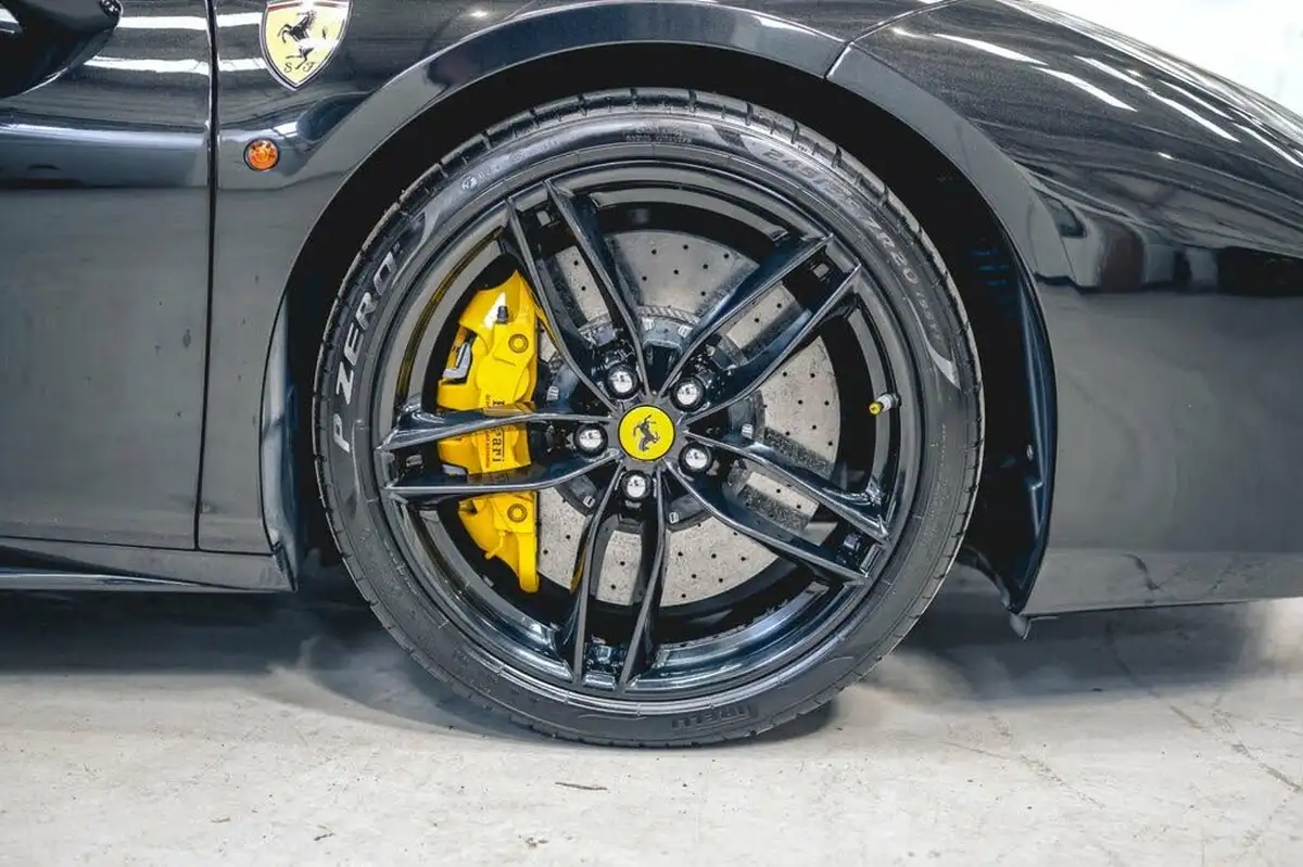 2018-ferrari-488-39-488-spider-big-5
