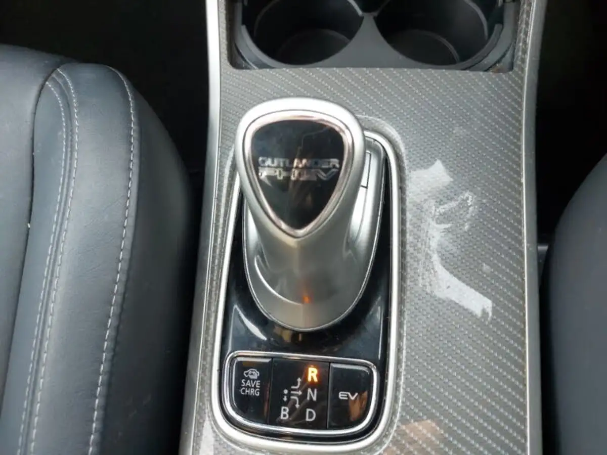 2020-mitsubishi-outlander-24-dynamic-phev-big-18