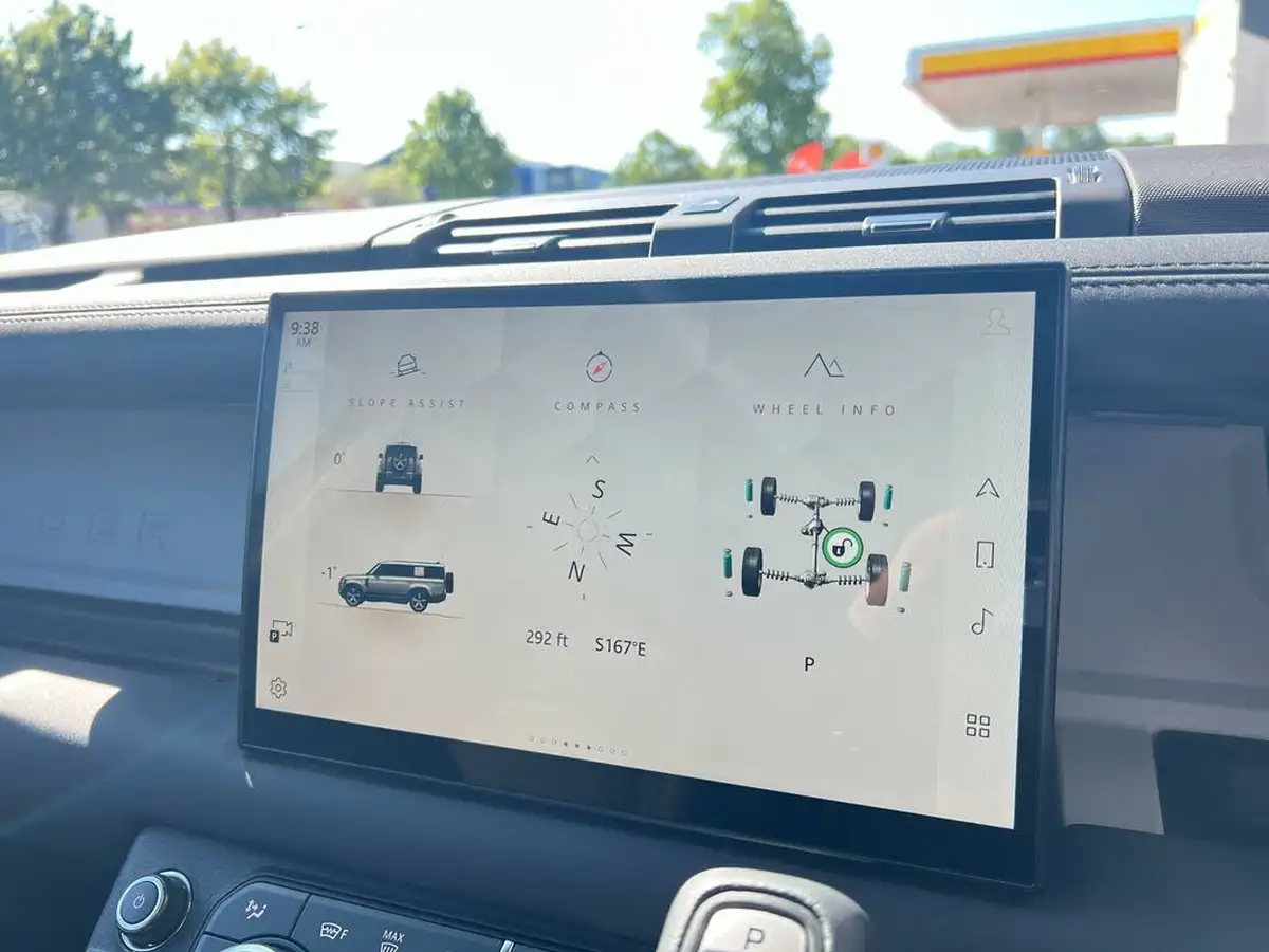 2023-land-rover-130-defender-30-p300-x-dynamic-hse-big-44