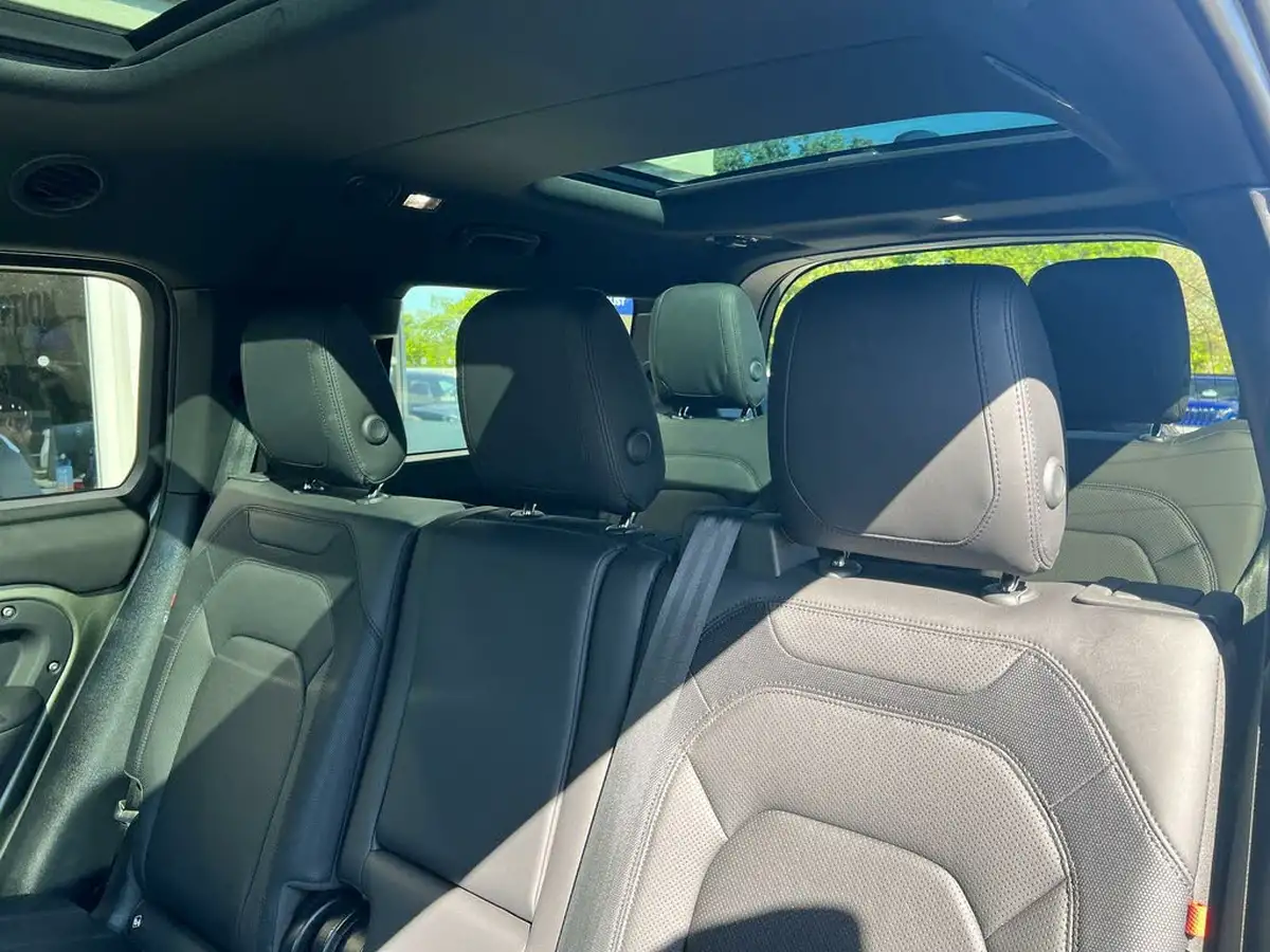 2023-land-rover-130-defender-30-p300-x-dynamic-hse-big-20