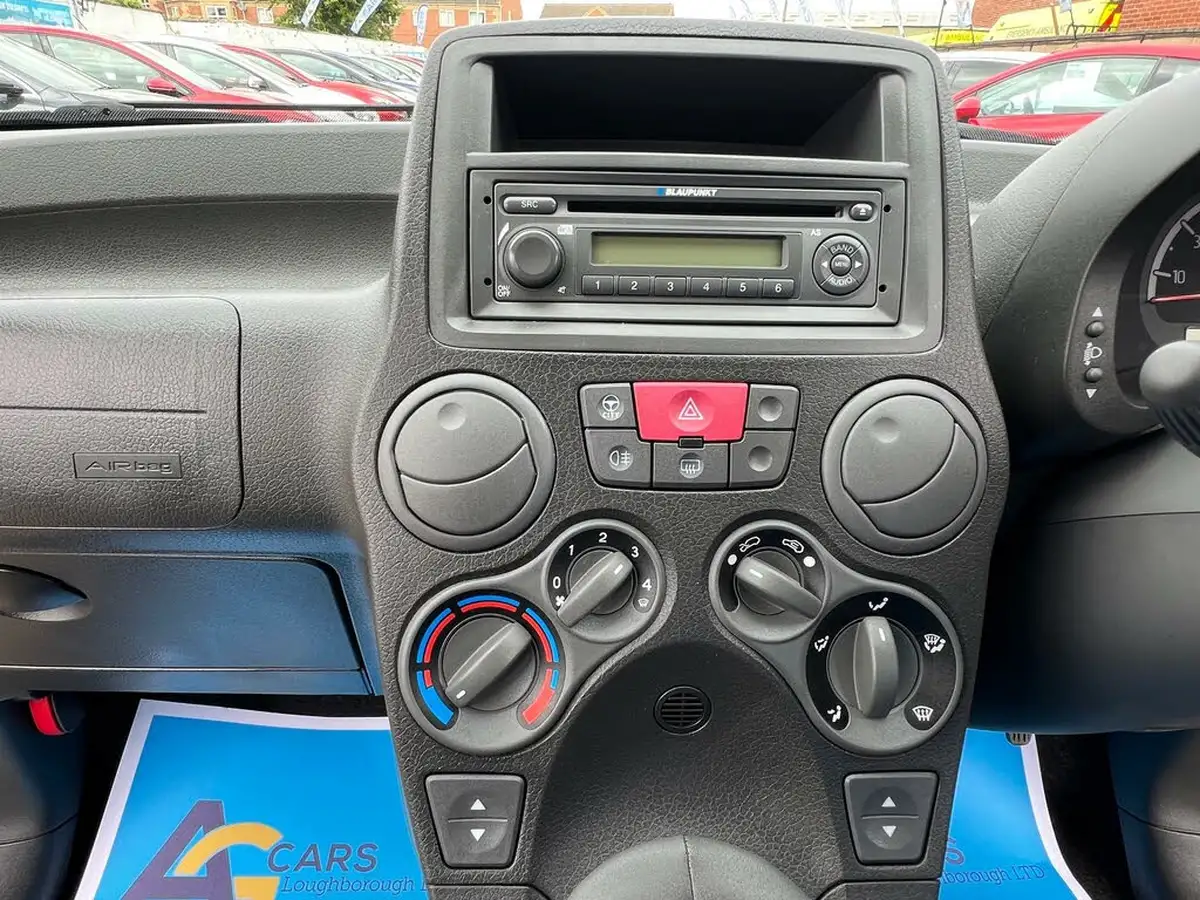 2012-fiat-panda-12-active-big-18