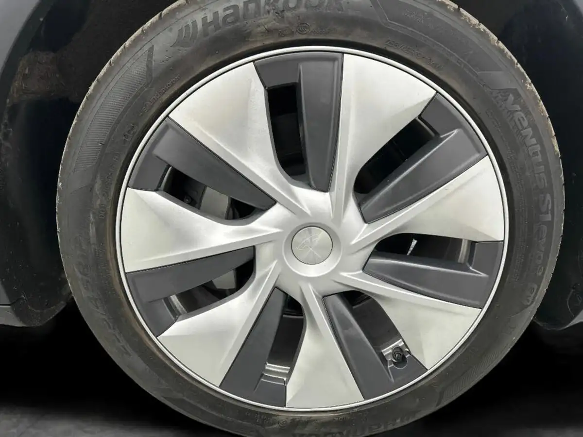 2022-tesla-model-y-e-long-range-big-12
