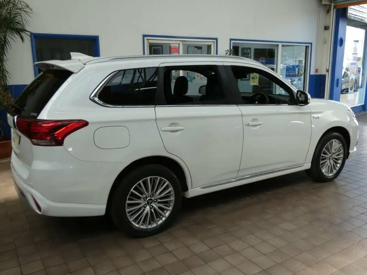 2021-mitsubishi-outlander-24-dynamic-safety-phev-big-39