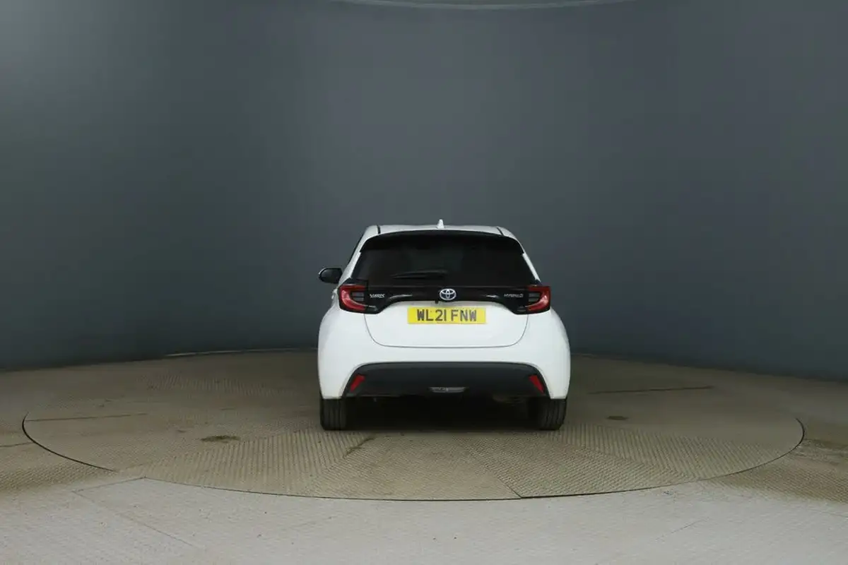 2021-toyota-yaris-15-vvt-i-design-big-1