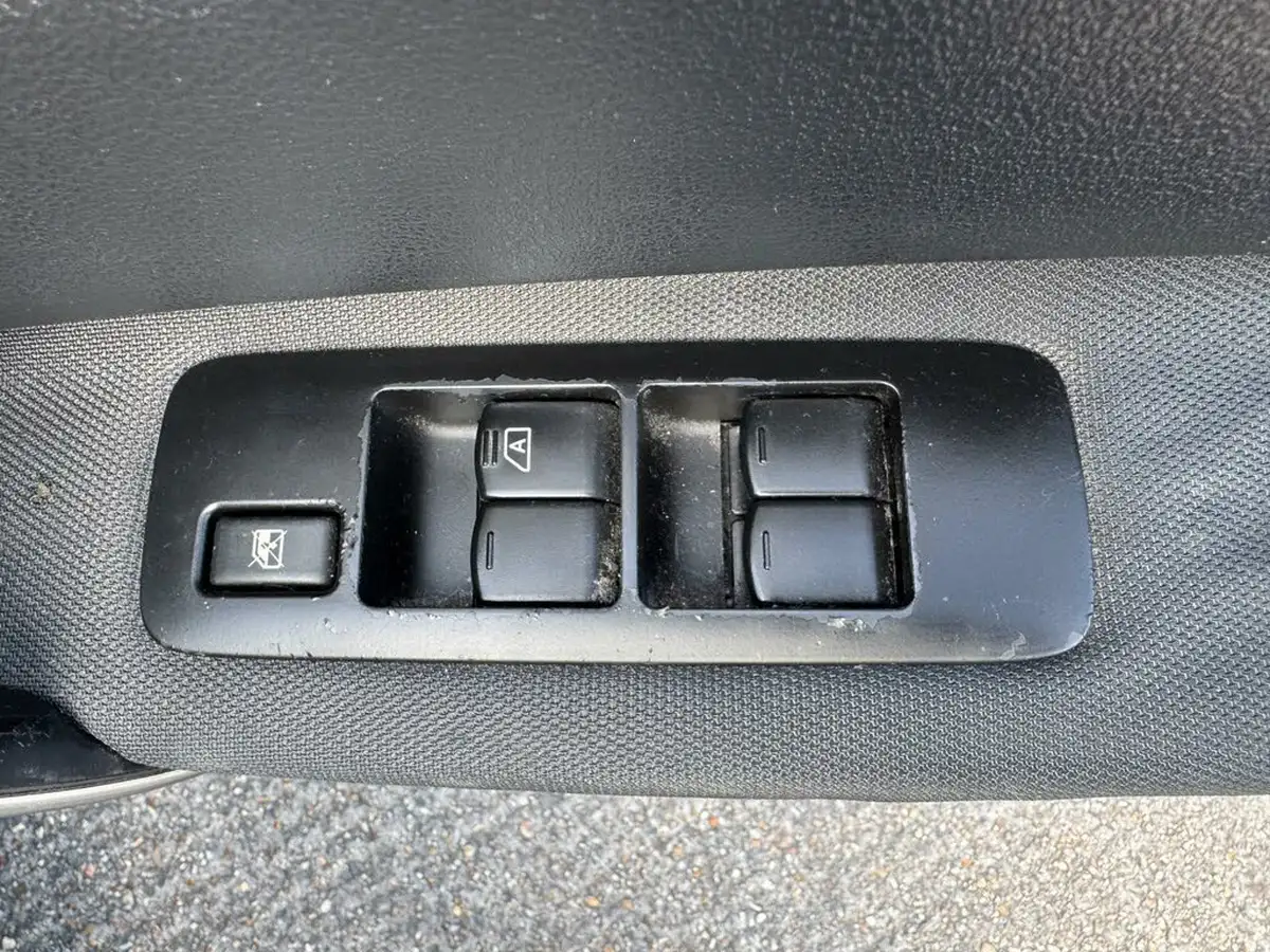 2010-nissan-qashqai-15td-acenta-big-37