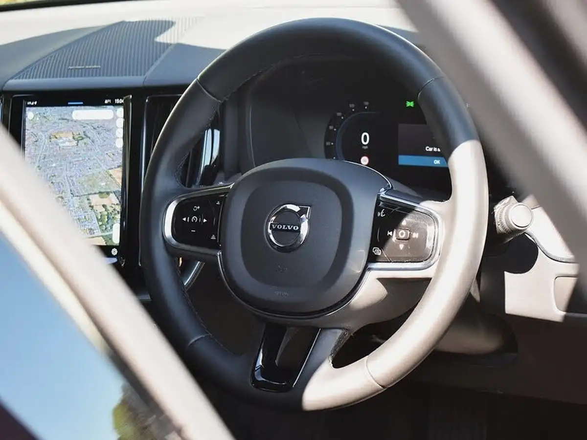 2022-volvo-xc60-20-b5-plus-big-11