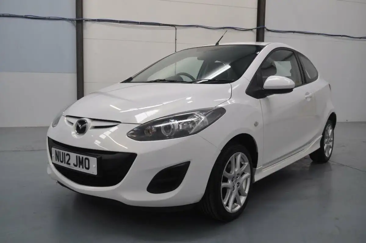 2012-mazda-mazda2-13-tamura-3d-big-8