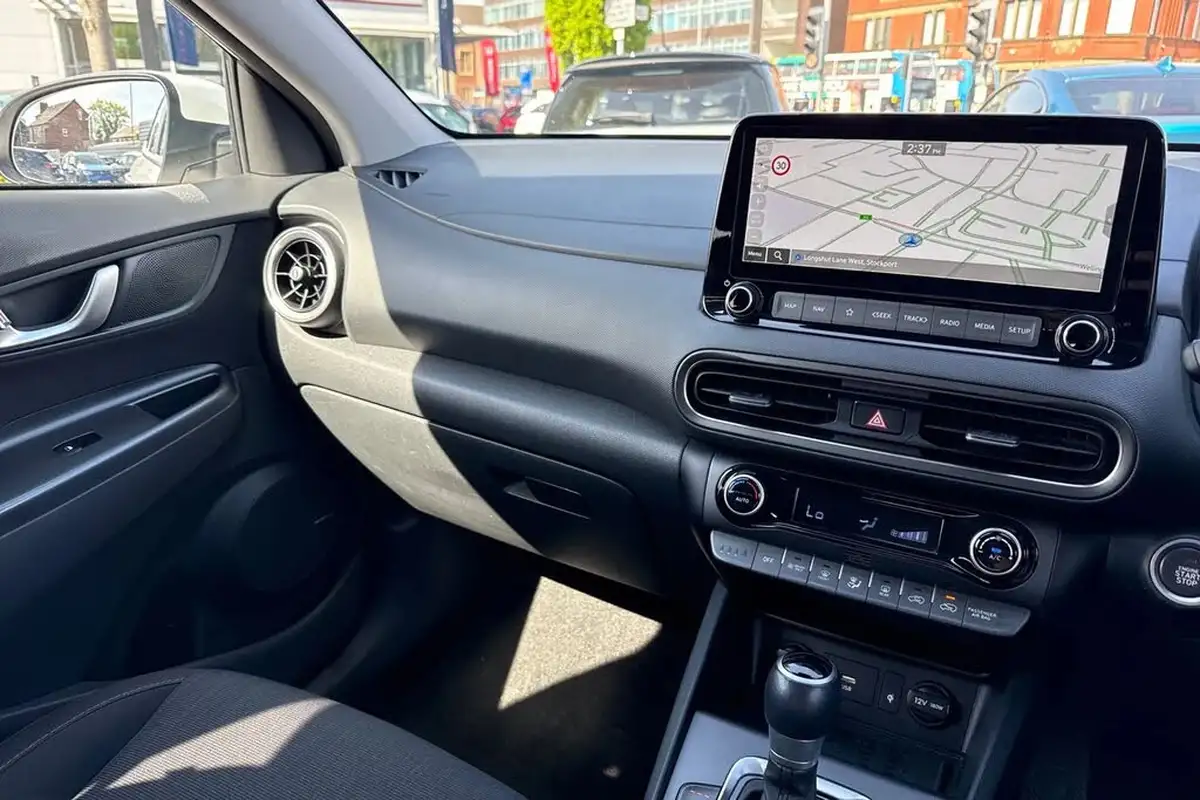 2022-hyundai-kona-16-gdi-premium-big-19