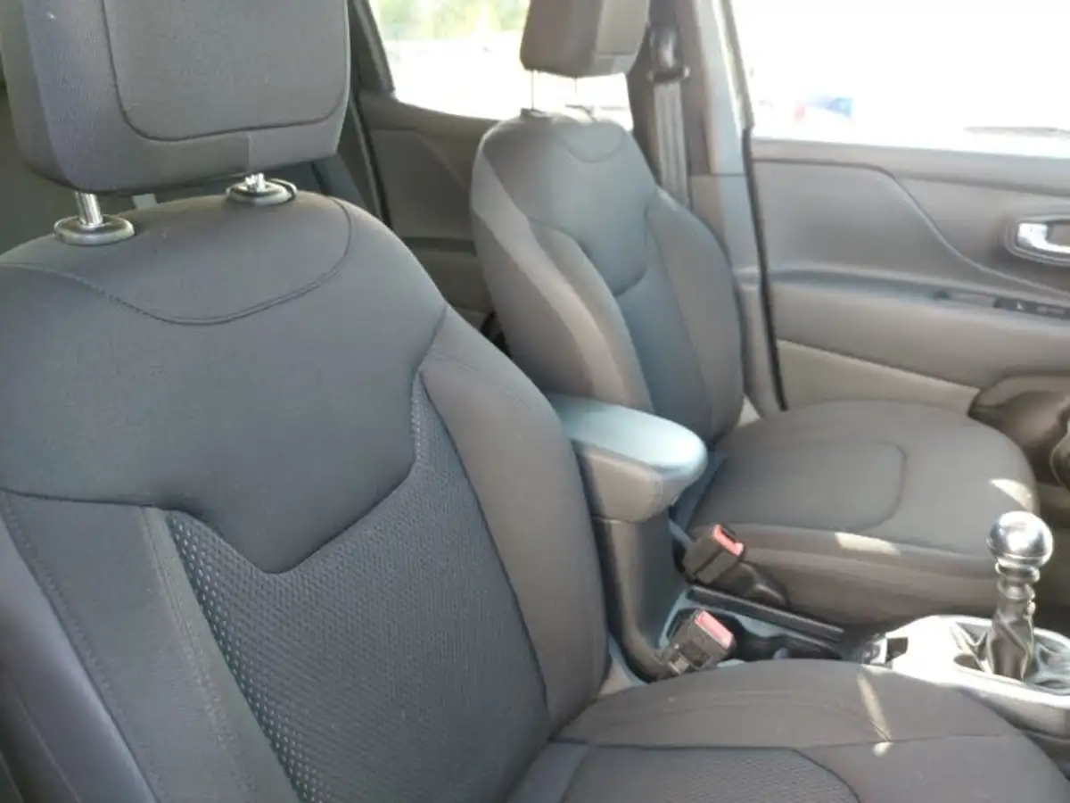 2021-jeep-renegade-10-gse-night-eagle-big-12