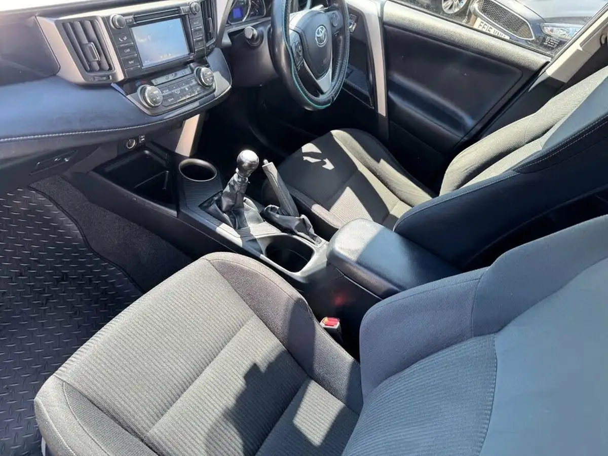 2014-toyota-rav4-20td-icon-20d-4d-awd-big-41