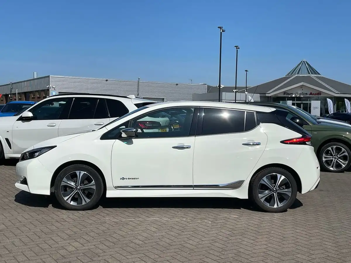 2021-nissan-leaf-e-tekna-big-49