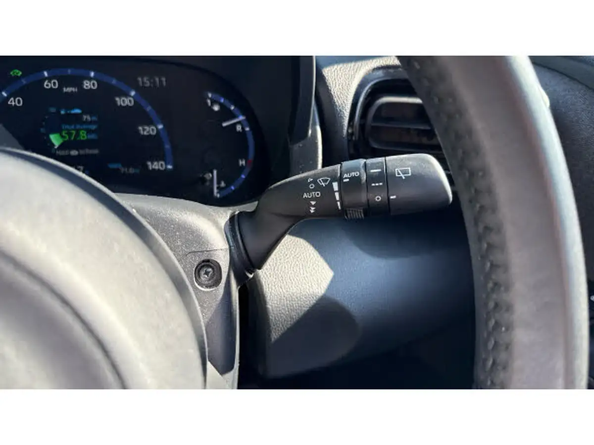 2021-toyota-yaris-15-vvt-i-design-panoramic-roof-big-25