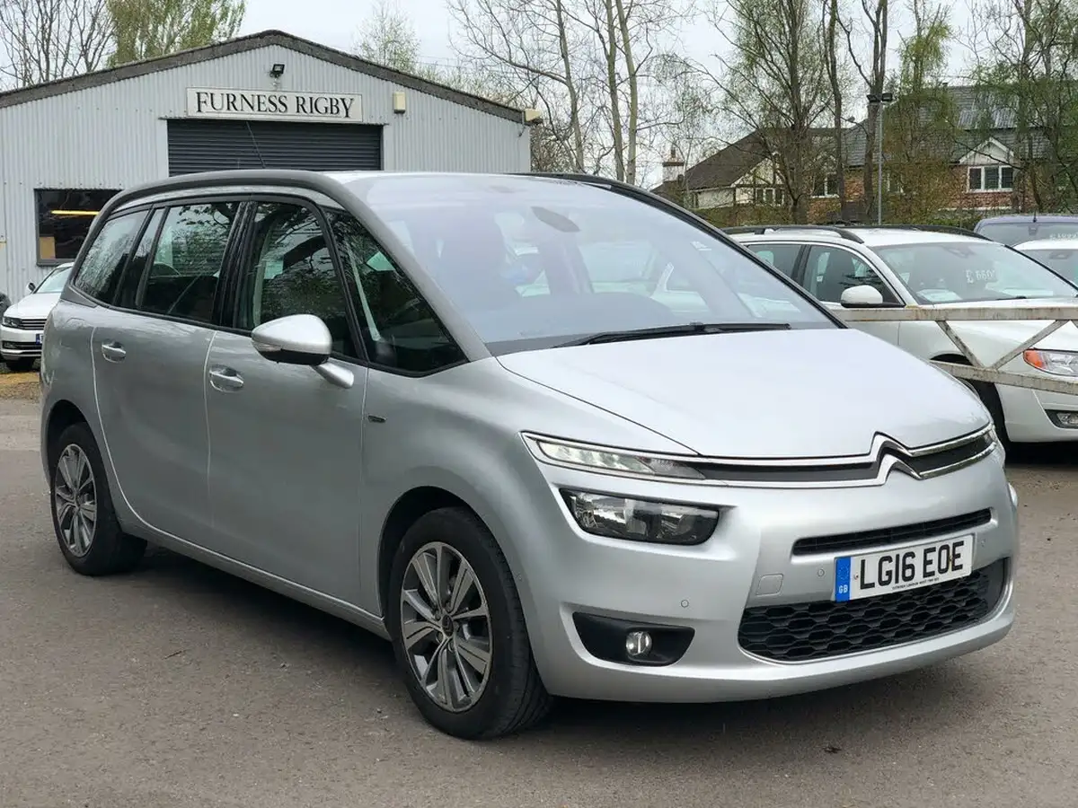 2016-citroen-grand-c4-picasso-16bluehdi-exclusive-eat6-big-0