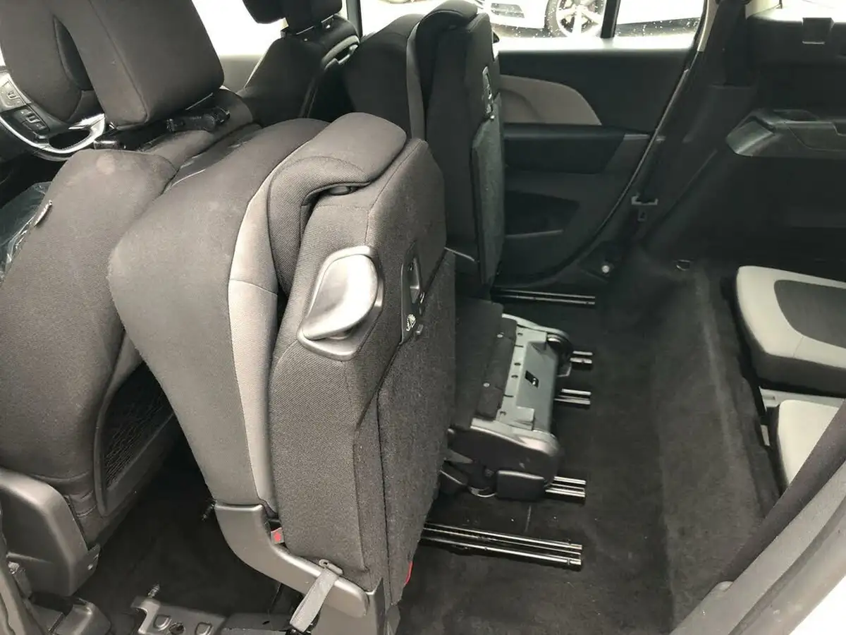 2016-citroen-grand-c4-picasso-16bluehdi-exclusive-eat6-big-24