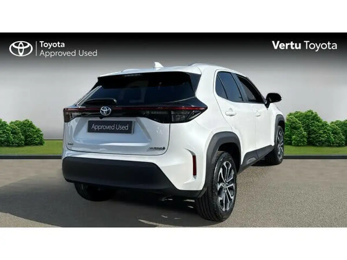2021-toyota-yaris-15-vvt-i-design-panoramic-roof-big-1