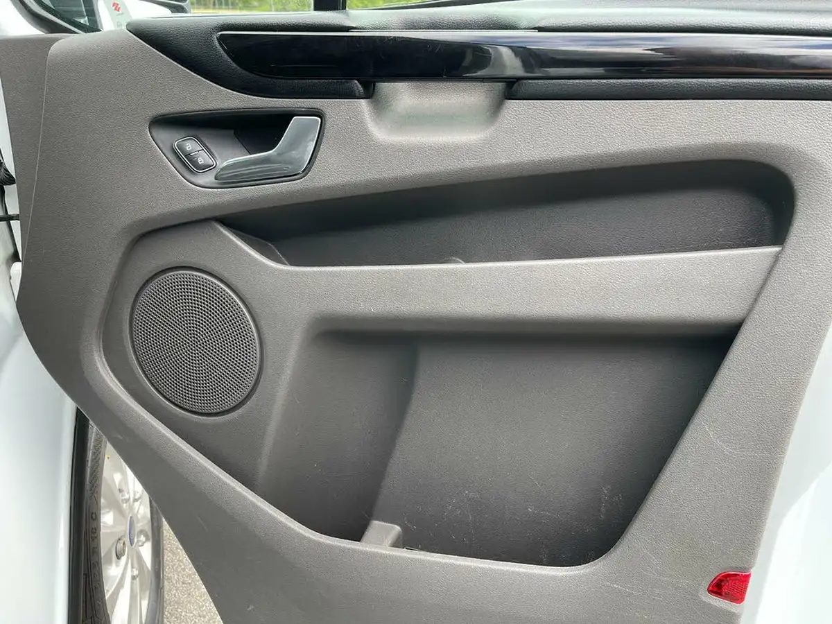2018-ford-tourneo-custom-20tdci-320-l1-zetec-105ps-big-37