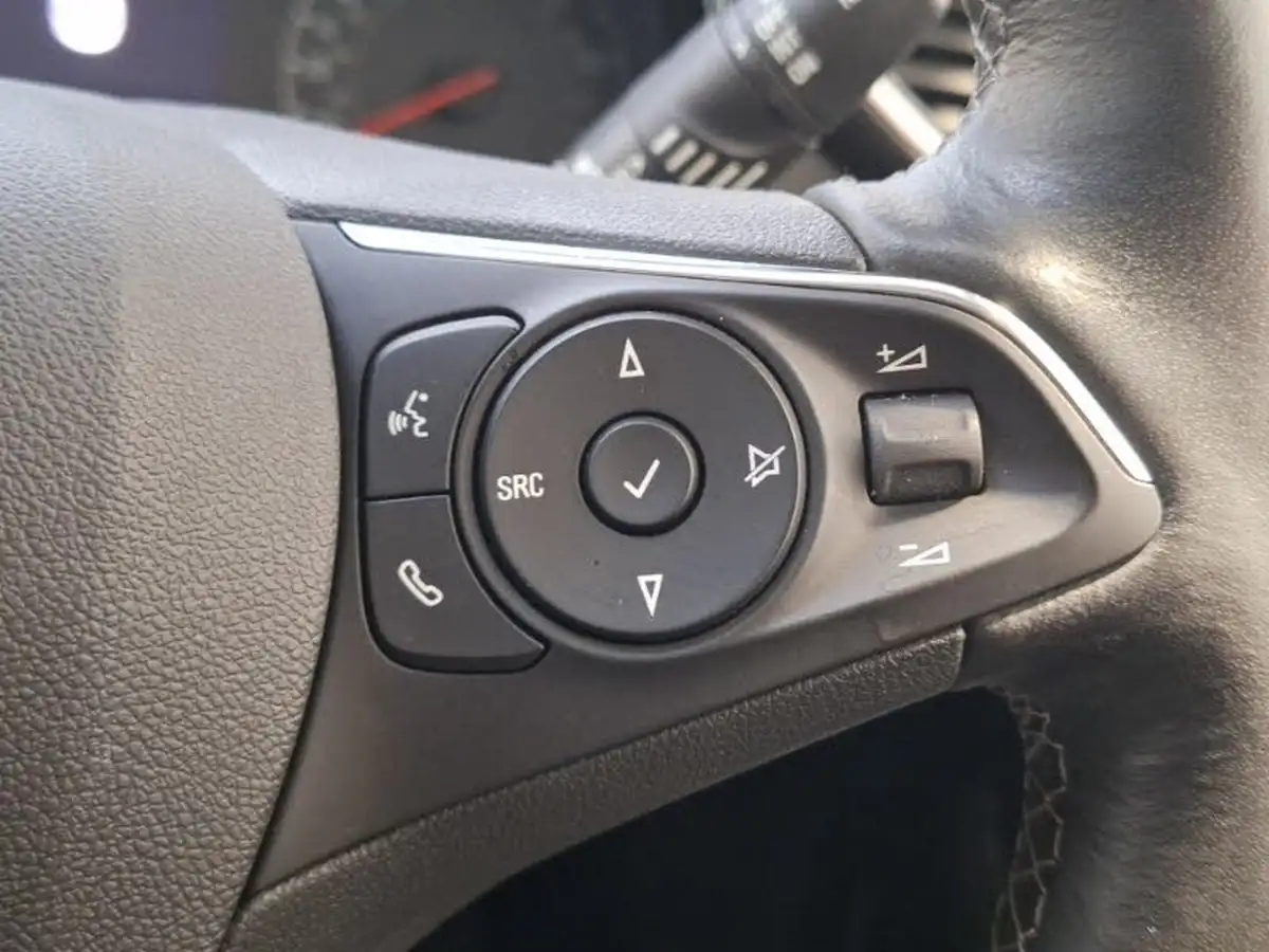2022-vauxhall-crossland-12-elite-edition-130ps-big-15